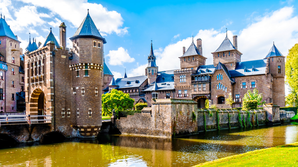 Castle De Haar, Haarzuilens, The Netherlands jigsaw puzzle in Castles puzzles on TheJigsawPuzzles.com