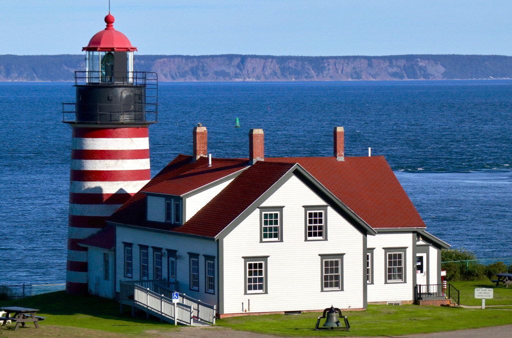 West Quoddy Lighthouse in Maine jigsaw puzzle in Great Sightings puzzles on TheJigsawPuzzles.com