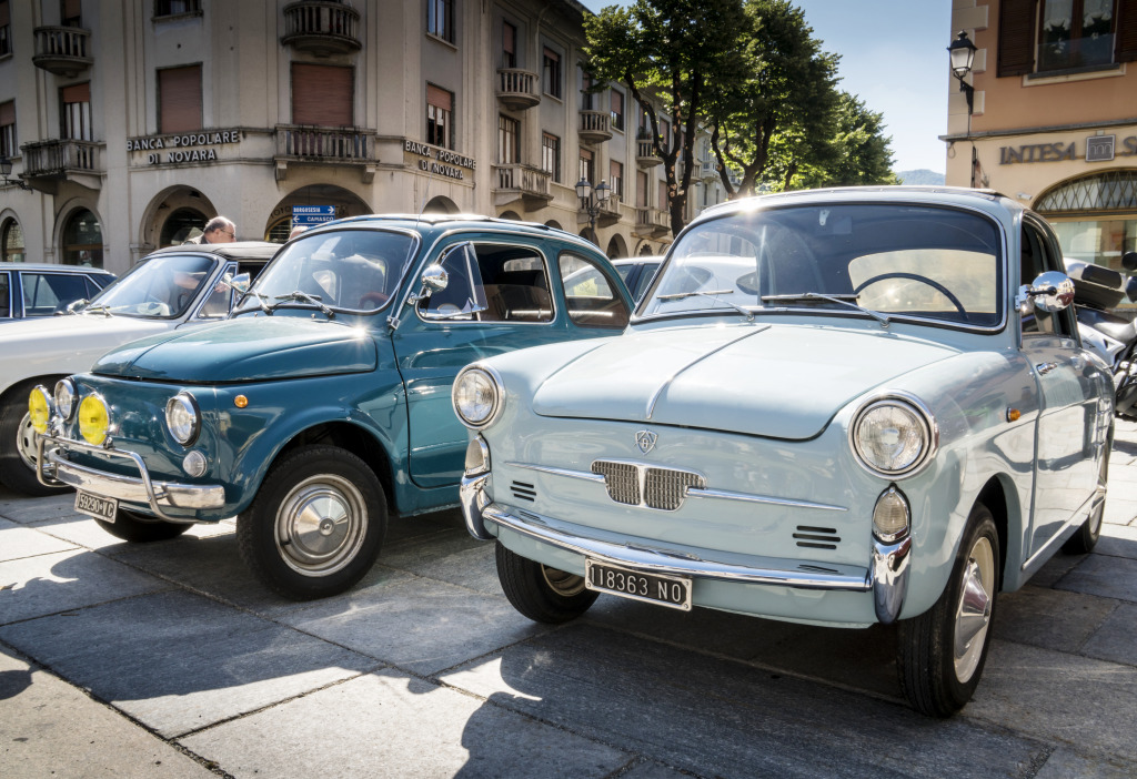 Autobianchi Bianchina and Fiat 500 jigsaw puzzle in Cars & Bikes puzzles on TheJigsawPuzzles.com