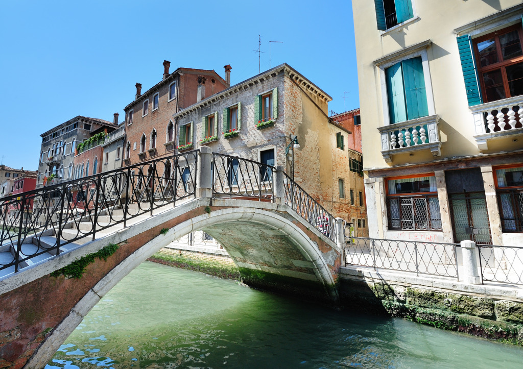 Bridge over a Canal in Venice jigsaw puzzle in Bridges puzzles on TheJigsawPuzzles.com