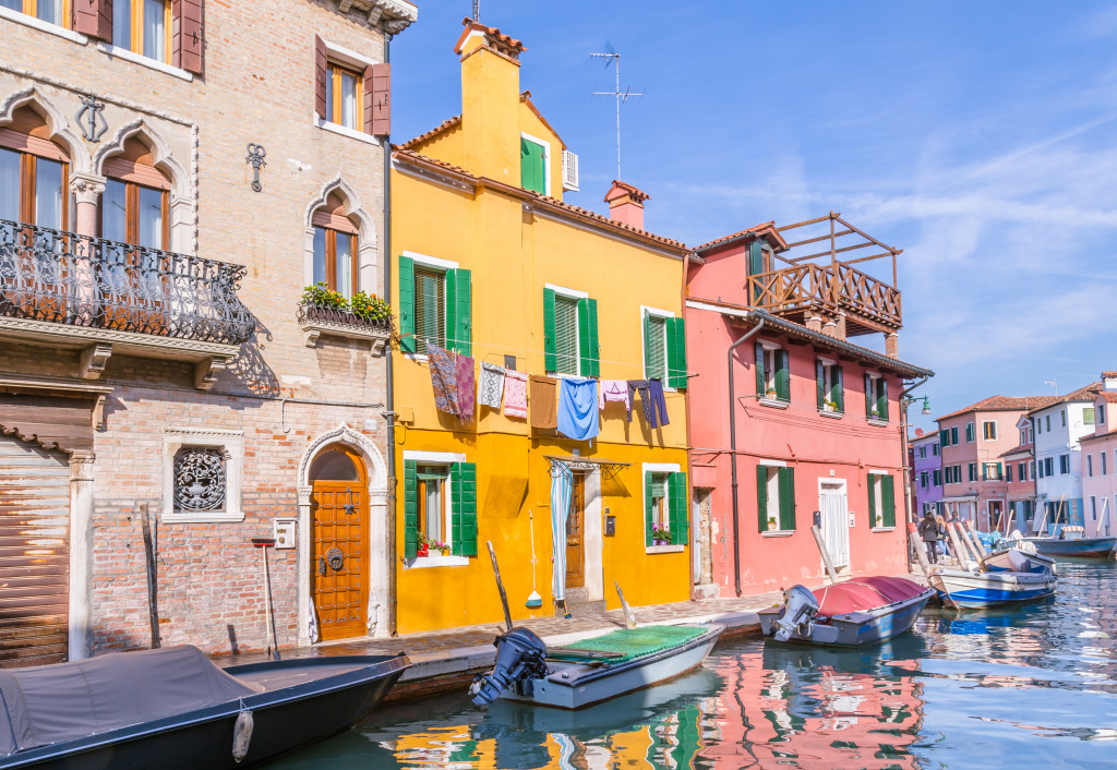 Burano Island in Venice, Italy jigsaw puzzle in Street View puzzles on TheJigsawPuzzles.com