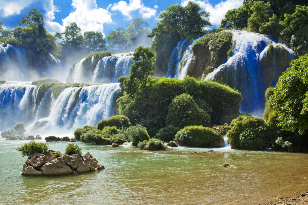 Detian Falls in Guangxi, China jigsaw puzzle in Waterfalls puzzles on TheJigsawPuzzles.com