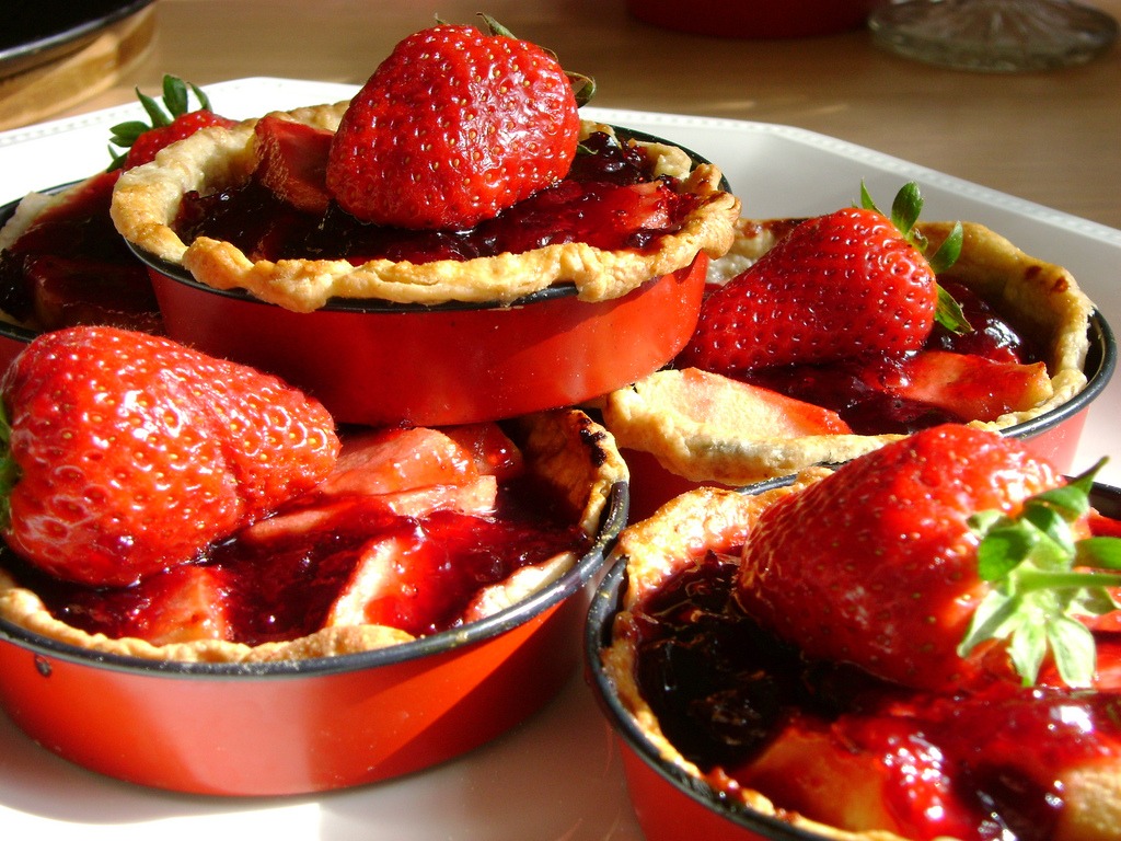 Strawberry Tarts jigsaw puzzle in Food & Bakery puzzles on TheJigsawPuzzles.com