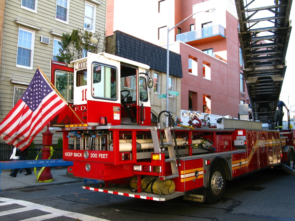 Fire Engine in Greenpoint jigsaw puzzle in Cars & Bikes puzzles on TheJigsawPuzzles.com