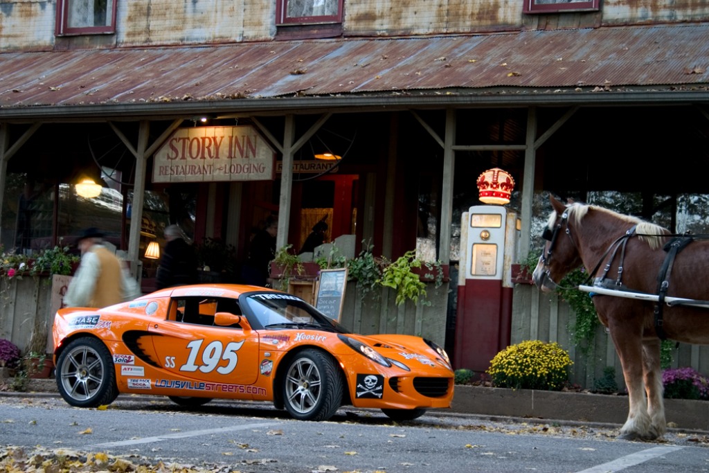 Lotus Elise at the Story Inn jigsaw puzzle in Puzzle of the Day puzzles on TheJigsawPuzzles.com