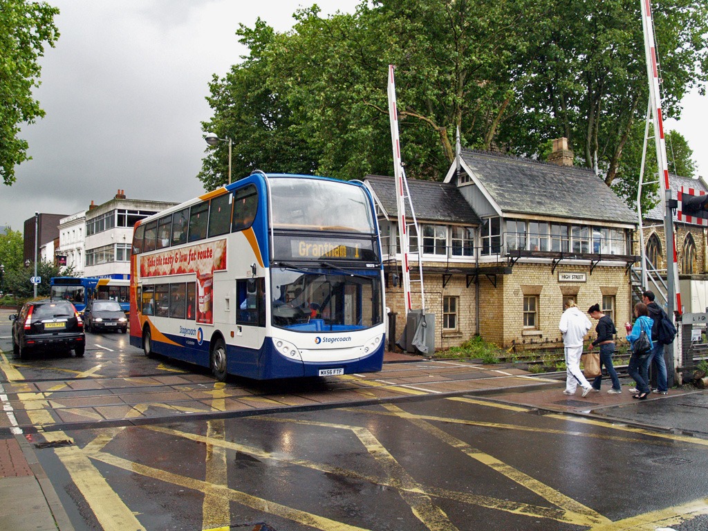 Lincolnshire Bus jigsaw puzzle in Cars & Bikes puzzles on TheJigsawPuzzles.com