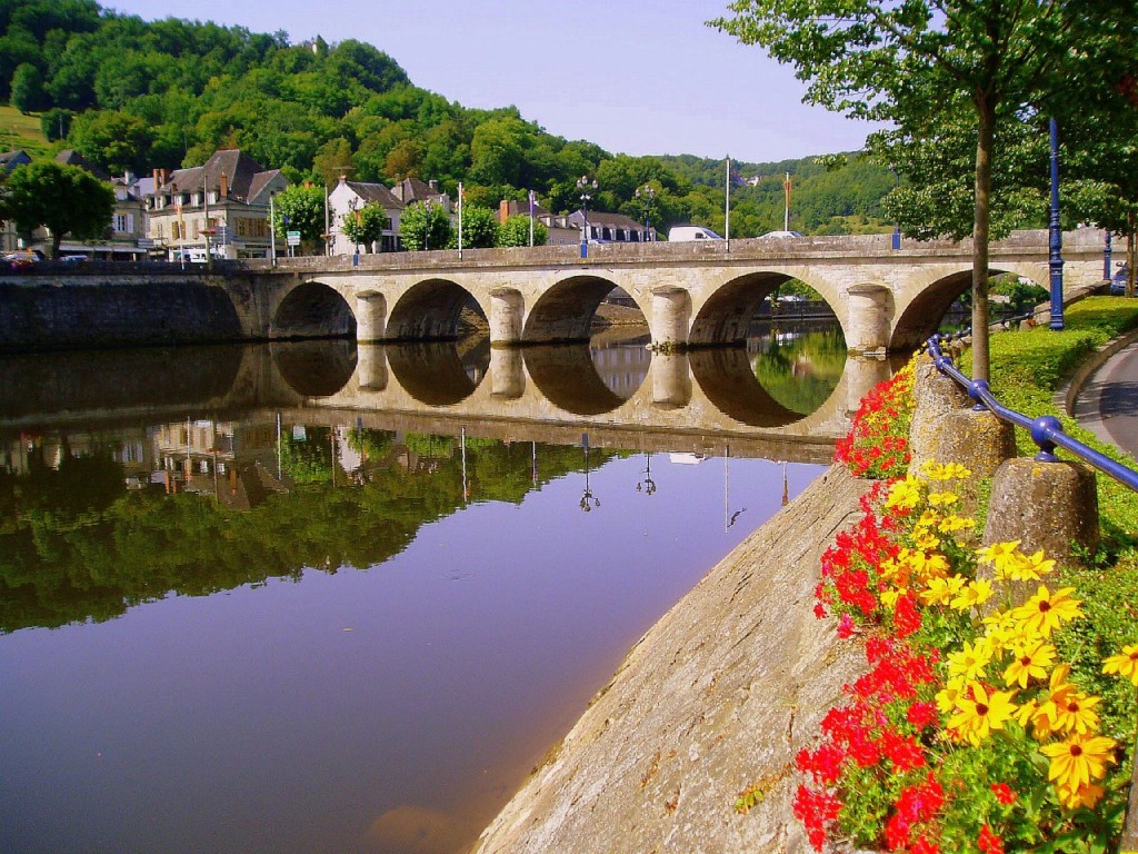 Terrasson, France jigsaw puzzle in Bridges puzzles on TheJigsawPuzzles.com