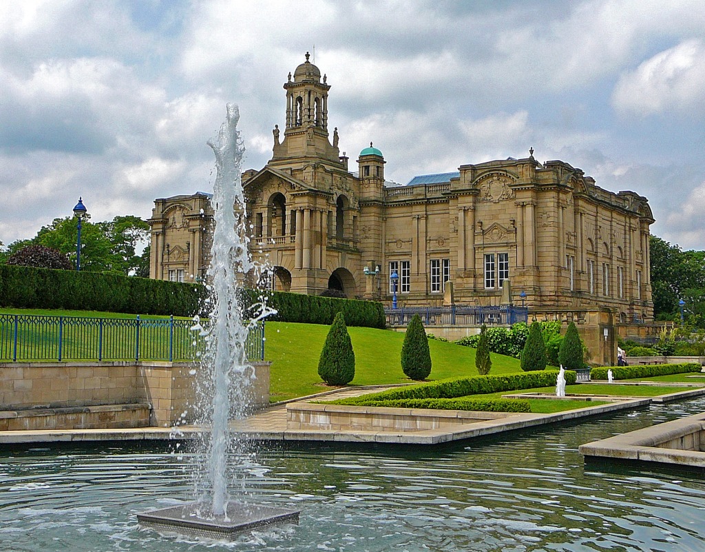 Cartwright Hall, Bradford jigsaw puzzle in Street View puzzles on TheJigsawPuzzles.com