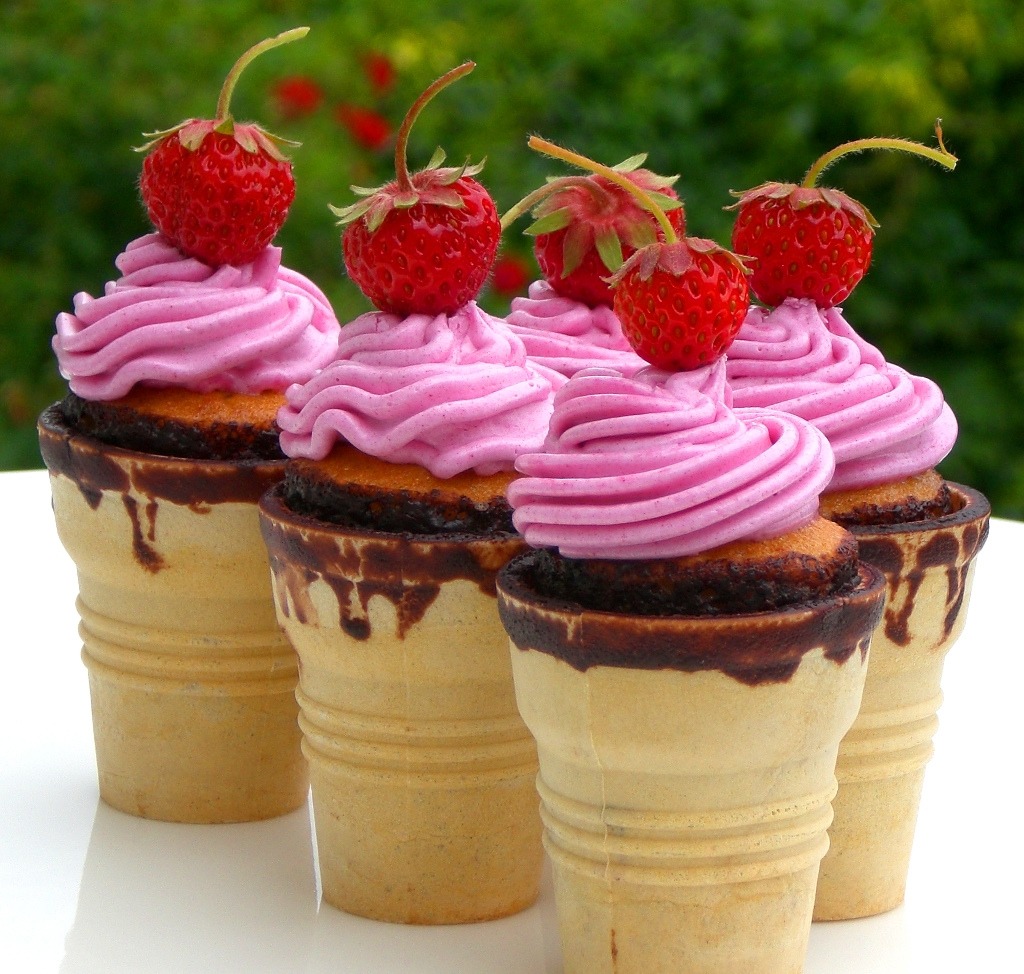Ice Cream Cupcakes jigsaw puzzle in Food & Bakery puzzles on TheJigsawPuzzles.com